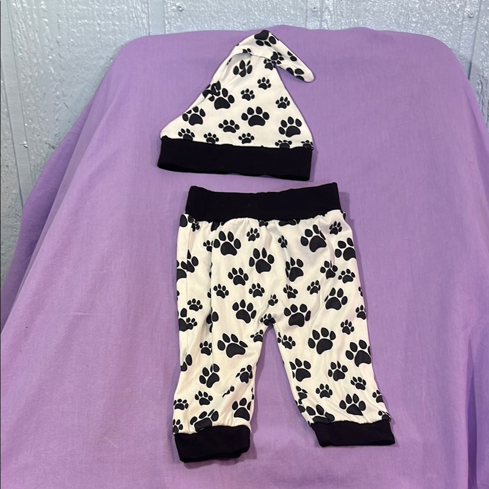 5 for $10 💜 paw print set size 0-3 months